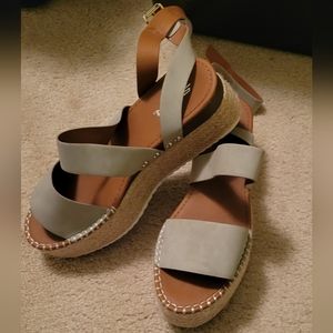 Tan/grey Soda platform Sandel size 10